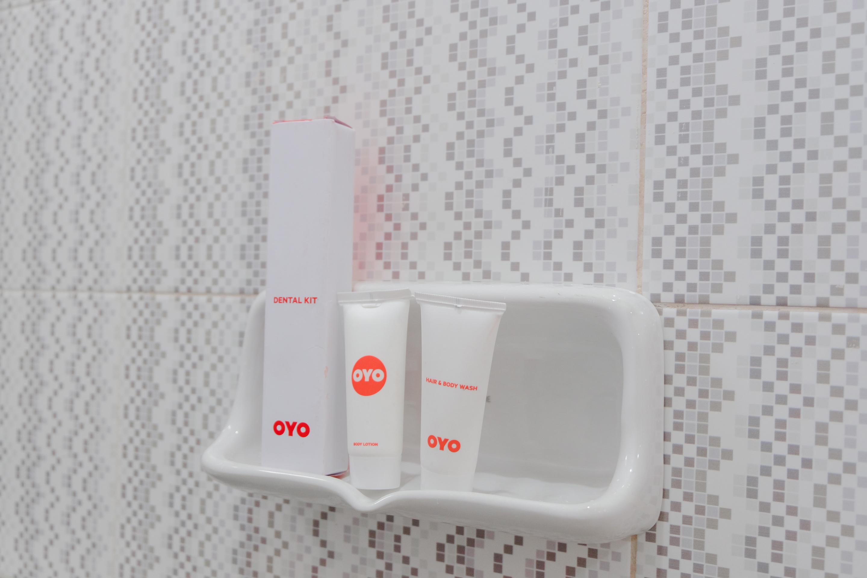 בניוואנגי Super Oyo 1579 Kate'El Inn מראה חיצוני תמונה